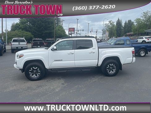 Used 2019 Toyota Tacoma Limited AWD/4WD image 2