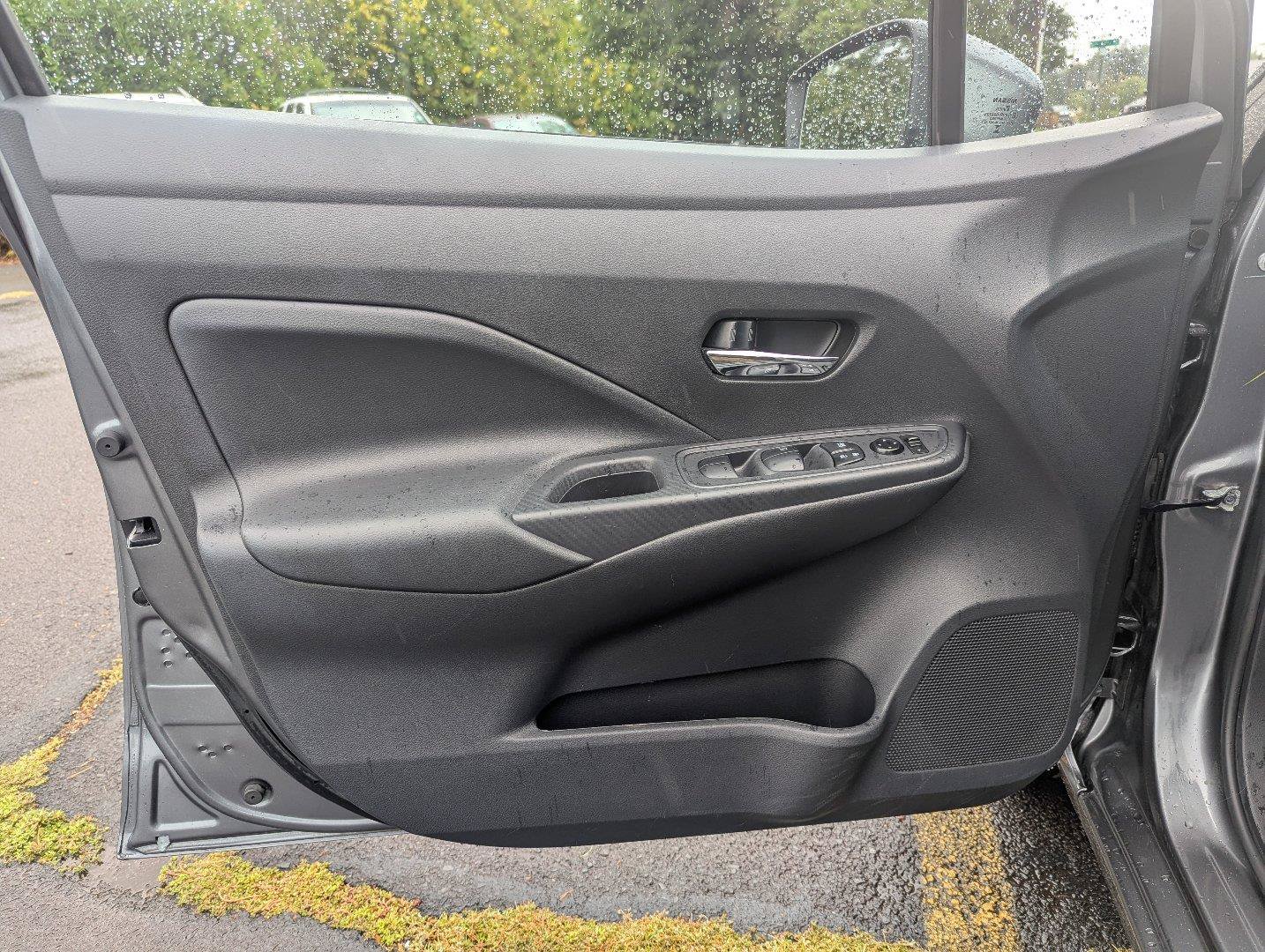 Used 2025 Nissan Versa SV FWD image 10