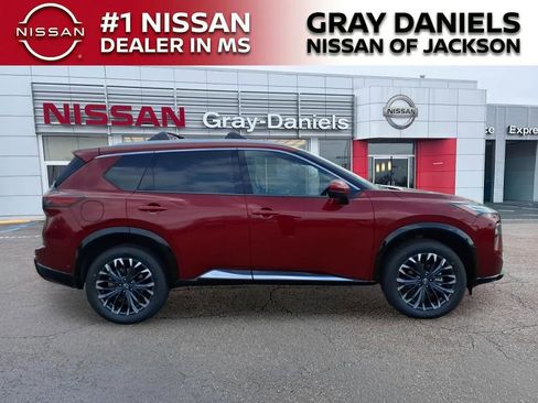 New 2026 Nissan Rogue Platinum image 4