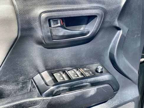 Used 2019 Toyota Tacoma SR w/ SR Convenience Package AWD/4WD image 13
