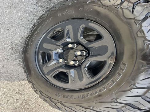 Used 2021 Jeep Wrangler Sport image 11