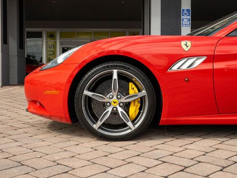 Used 2014 Ferrari California image 17