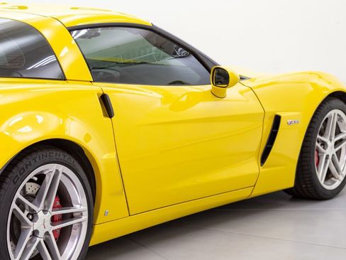 Used 2007 Chevrolet Corvette Z06 w/ Preferred Equipment Group image 16