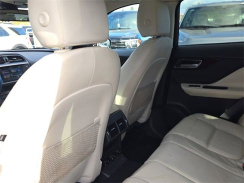 Used 2017 Jaguar F-PACE Prestige image 15