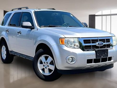 Used 2010 Ford Escape XLT FWD image 3