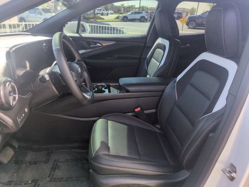 Used 2024 Chevrolet Blazer EV LT AWD/4WD image 9