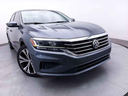 Used 2022 Volkswagen Passat 2.0T SE FWD image 3