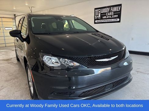 Used 2023 Chrysler Voyager LX image 1