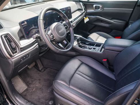 Certified 2025 Kia Sorento EX w/ Panoramic Sunroof Package AWD/4WD image 16