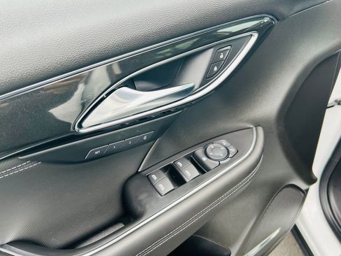 Used 2025 Buick Envision Preferred image 13