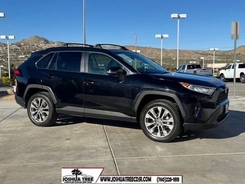 Used 2021 Toyota RAV4 XLE Premium image 1