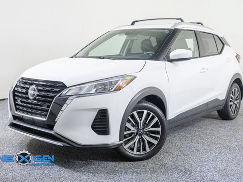 Used 2023 Nissan Kicks SV w/ Exterior Package FWD image 4