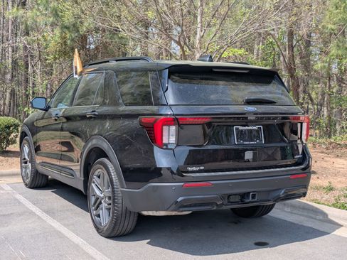 Certified 2025 Ford Explorer ST-Line w/ Premium Package AWD/4WD image 5