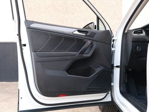 Used 2023 Volkswagen Tiguan SE image 19