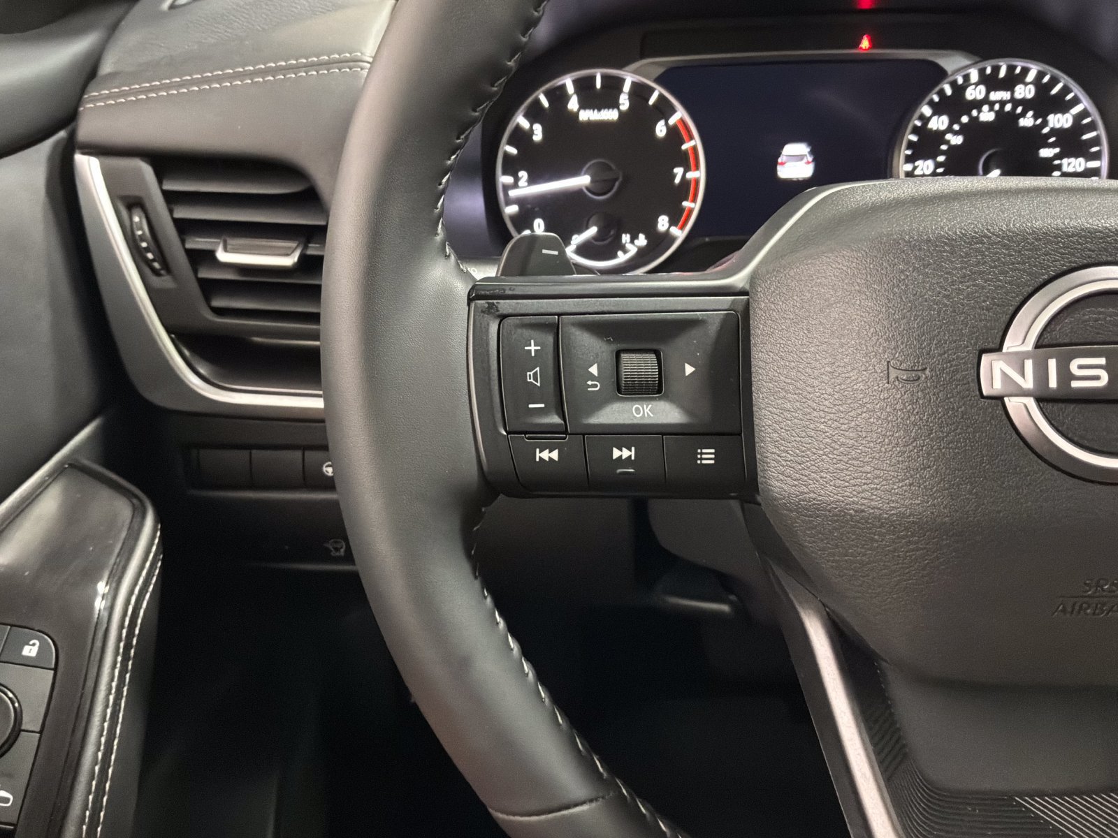 Used 2026 Nissan Rogue SV w/ Cold Weather Package AWD/4WD image 18