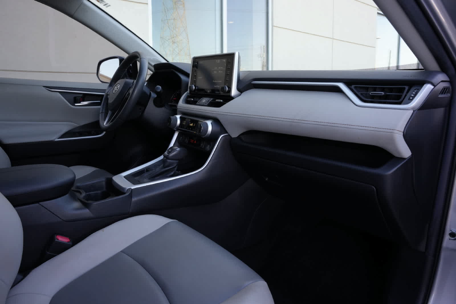 Used 2021 Toyota RAV4 XLE Premium FWD image 19