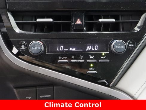 Used 2024 Toyota Camry XLE image 20