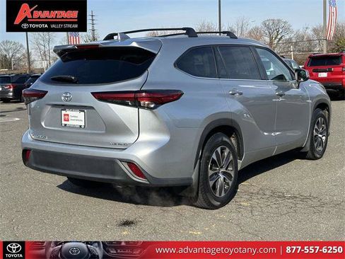 Certified 2022 Toyota Highlander XLE image 7