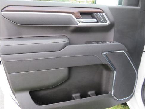 Used 2025 GMC Sierra 1500 SLT image 13