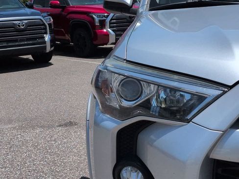 Used 2019 Toyota 4Runner SR5 AWD/4WD image 10