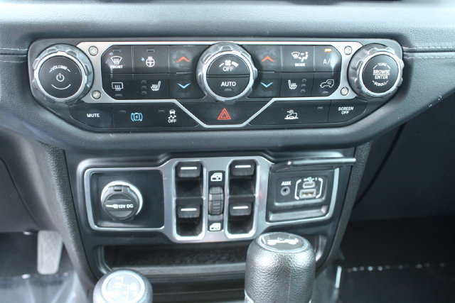 Used 2024 Jeep Wrangler Unlimited Sahara AWD/4WD image 16