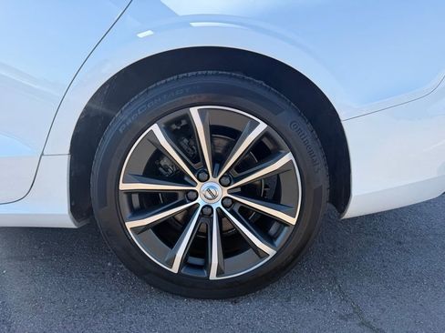 Used 2021 Volvo S60 T5 Momentum w/ Premium Package image 11