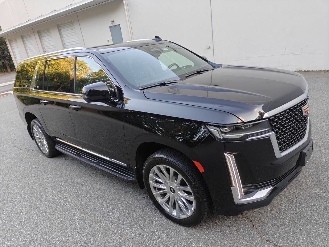 Used 2023 Cadillac Escalade ESV Premium Luxury AWD/4WD image 46