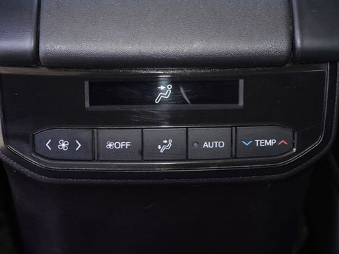 Certified 2024 Toyota Highlander XLE FWD image 12