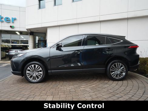 Used 2022 Toyota Venza Limited image 17
