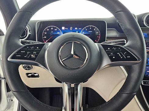 Used 2026 Mercedes-Benz GLC 300 4MATIC image 22