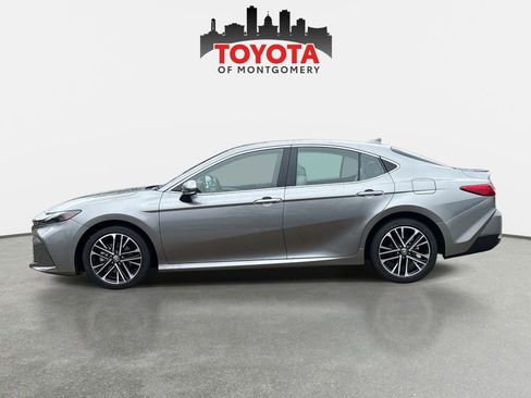 Used 2025 Toyota Camry XLE image 6