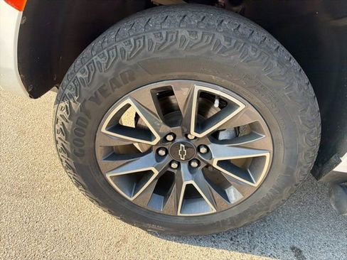 Used 2023 Chevrolet Tahoe Z71 w/ Luxury Package image 11