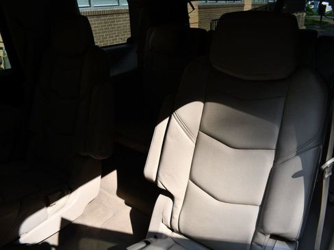 Used 2016 Cadillac Escalade Premium image 34