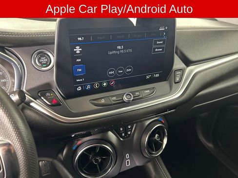 Used 2025 Chevrolet Blazer LT image 3