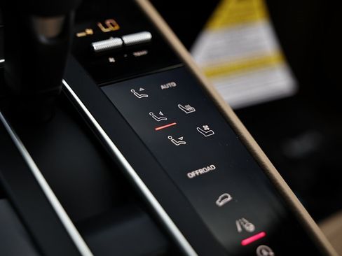 New 2026 Porsche Macan image 45