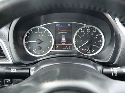 Used 2019 Nissan Sentra SR image 11