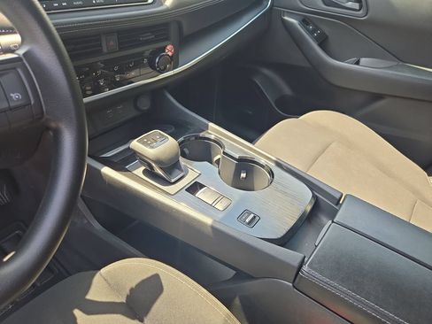 Used 2024 Nissan Rogue S FWD image 14