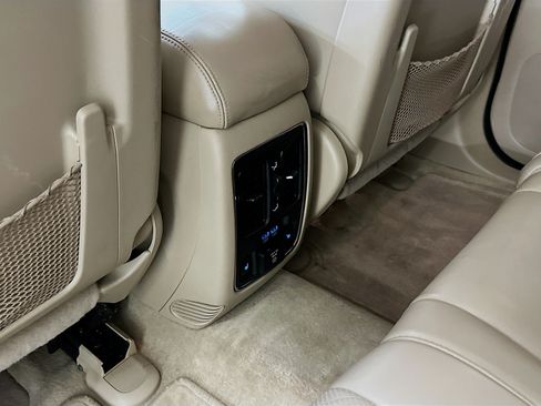 Used 2015 Jeep Grand Cherokee Overland AWD/4WD image 29