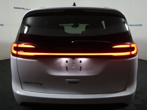 New 2026 Chrysler Pacifica Select FWD image 7