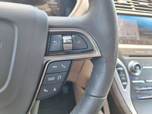 Used 2019 Lincoln Nautilus Reserve FWD image 17