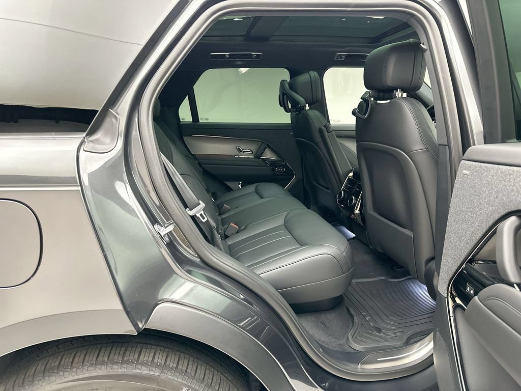 New 2027 Land Rover Range Rover Sport Dynamic SE AWD/4WD image 7