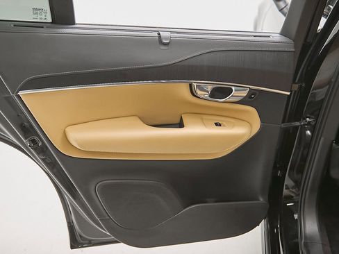 Certified 2023 Volvo XC90 B6 Ultimate w/ Protection Package Premier image 20