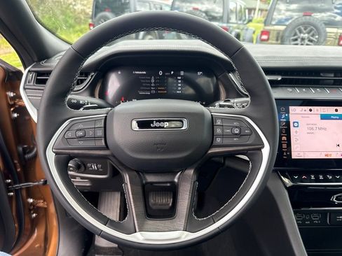 New 2026 Jeep Grand Cherokee Limited AWD/4WD image 9
