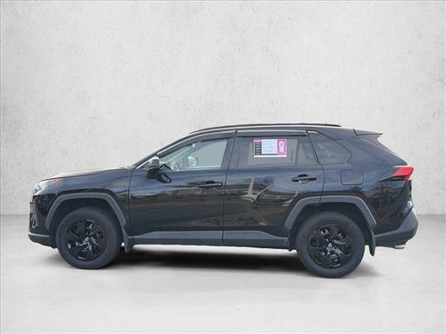 Used 2019 Toyota RAV4 LE image 8