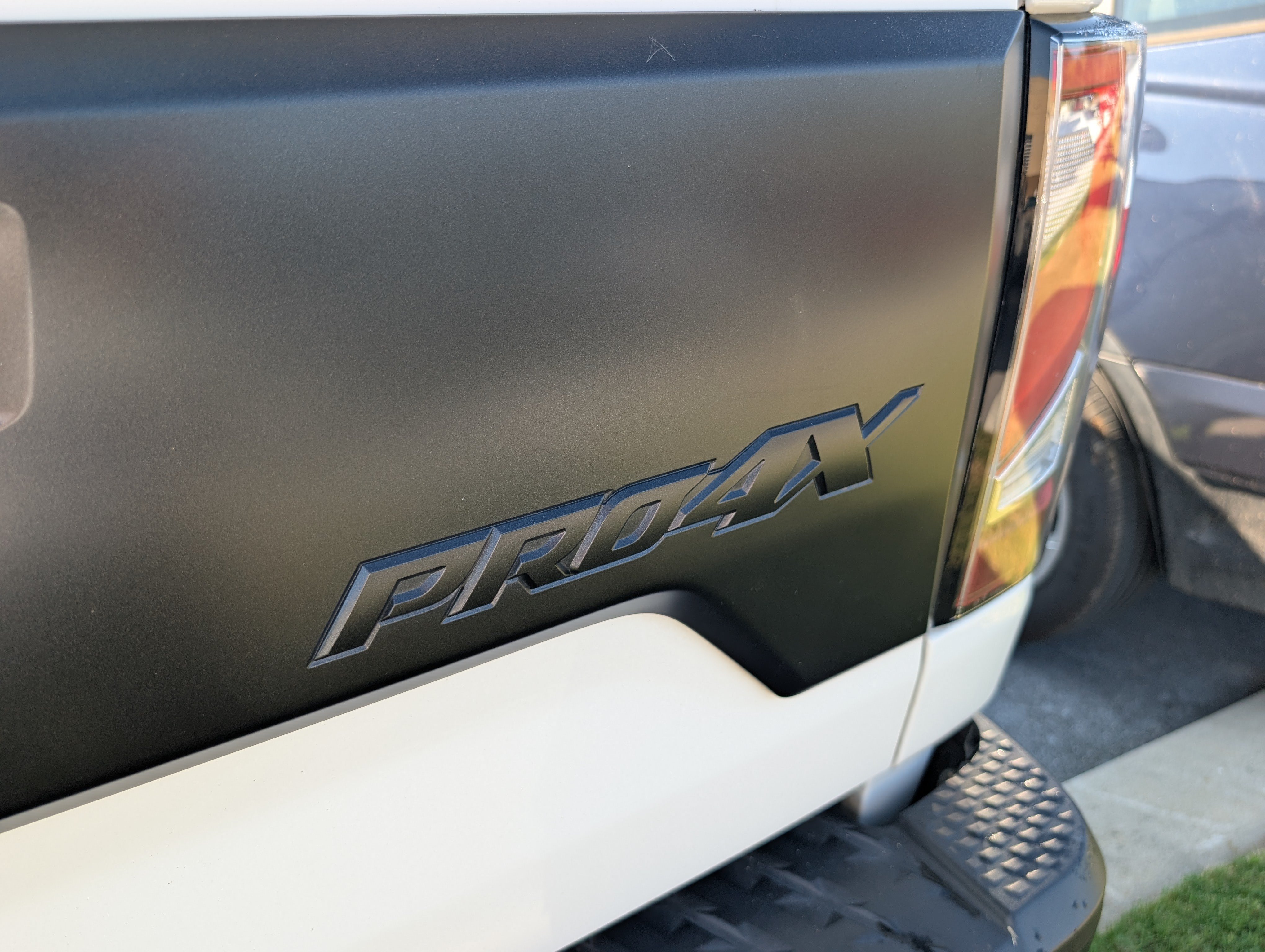 Used 2023 Nissan Titan PRO-4X w/ Pro-4x Convenience Package AWD/4WD image 10