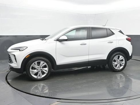 Used 2024 Buick Encore GX Preferred AWD/4WD image 2