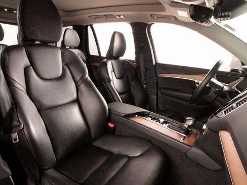 Certified 2022 Volvo XC90 T6 Momentum w/ Protection Package image 61