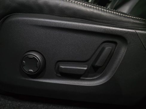 Used 2021 Volvo XC40 P8 Recharge w/ Advanced Package image 29