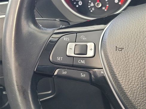 Used 2018 Volkswagen Tiguan S image 33