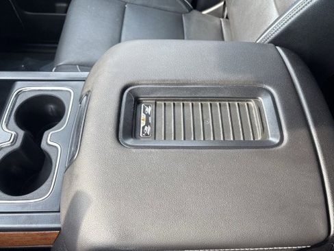 Used 2018 Chevrolet Silverado 1500 High Country image 33